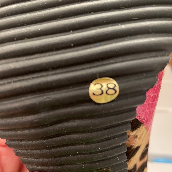 VINTAGE DOLCE AND GABBANA leopard print bootie - Picture 4 of 10